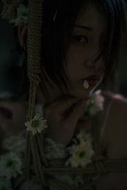 [网红COSER写真] 云溪溪 - 花与绳