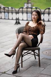 [IESS 奇思趣向] Modell: Xiao Jie „Sexy Hüftrock mit Leopardenmuster“