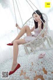 Modèle Qiqi "Red Bowknot Flat Shoes" [异 思 趣向 IESS]