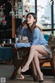 [IESS Faltenrock] Modell: Qiuqiu "Mädchen im Faltenrock" mit hohen Absätzen