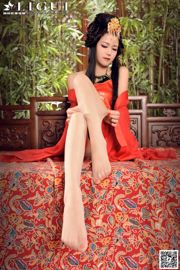 Modèle Kexin "La meilleure beauté de costume avec des pieds soyeux" Œuvres complètes [丽 柜 LiGui] Photographie de belles jambes et pieds de jade