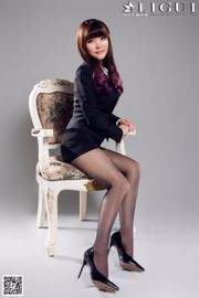 [丽柜贵足学院] Model Xiaoqian "Black Silk High Heel Professional Wear" Beautiful Legs and Jade Foot Photo Picture