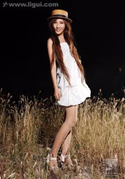 Model Li Lu "The Classic Vision of Stockings in the Wilderness Building" [丽柜LiGui] Photo of beautiful legs and jade feet