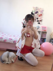 [Cosplay-foto] Anime Blogger Wenmei - Selfieboek (nr. 1) Miko